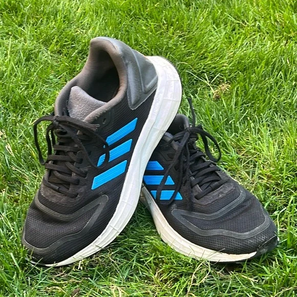 Black shoes with white bottoms. Black laces. Blue adidas logo. Mens Size 7. - Picture 5 of 5
